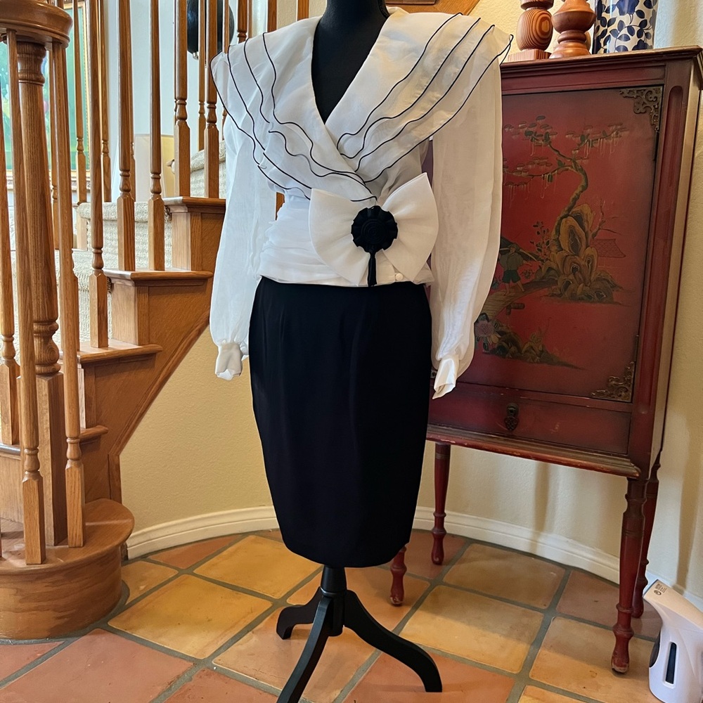 Chic Black and White Women's Pantsuit
